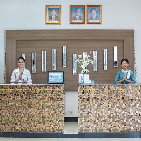 Moon Julie Hotel Sihanoukville Exterior photo