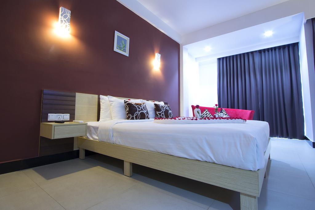 Moon Julie Hotel Sihanoukville Exterior photo