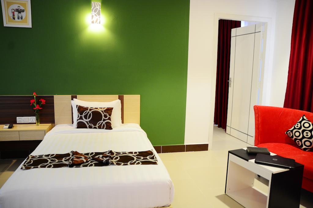 Moon Julie Hotel Sihanoukville Exterior photo
