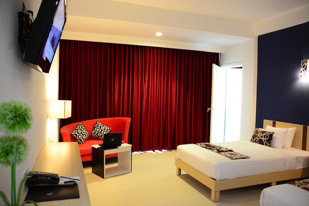 Moon Julie Hotel Sihanoukville Exterior photo