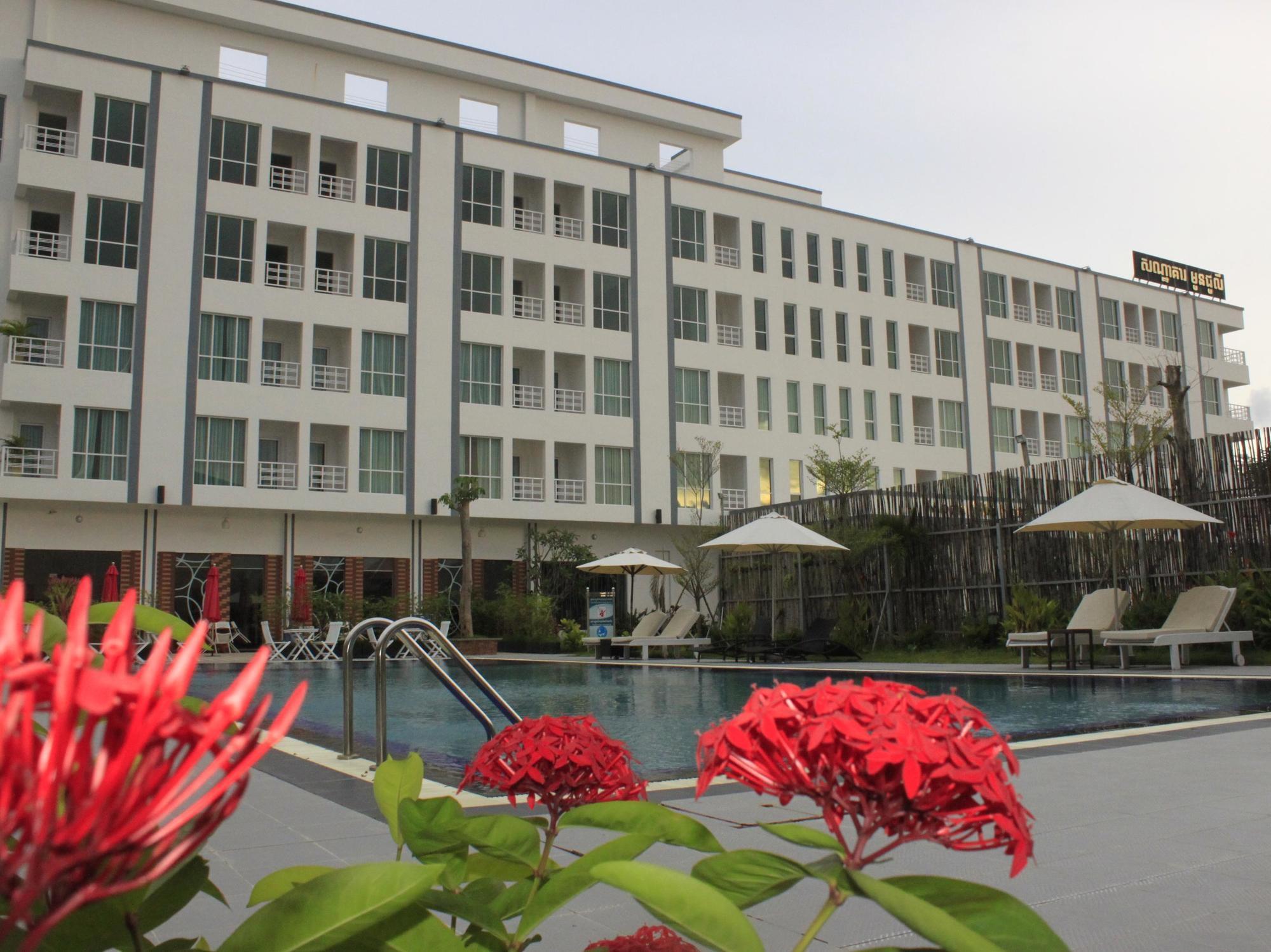 Moon Julie Hotel Sihanoukville Exterior photo