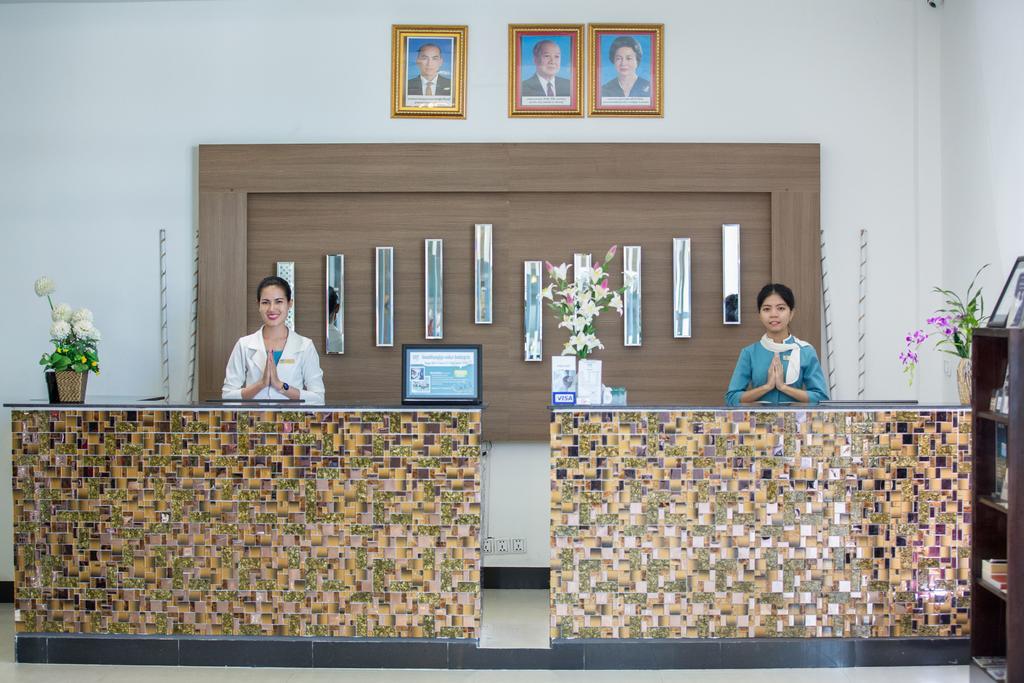 Moon Julie Hotel Sihanoukville Exterior photo