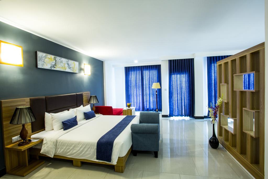 Moon Julie Hotel Sihanoukville Exterior photo