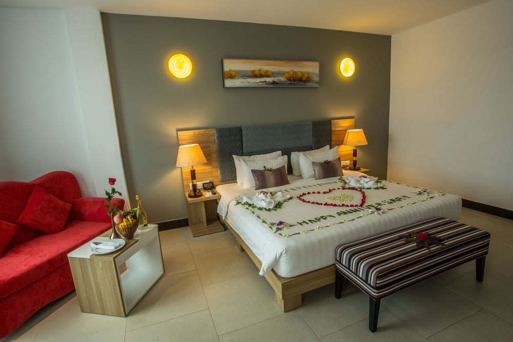 Moon Julie Hotel Sihanoukville Exterior photo